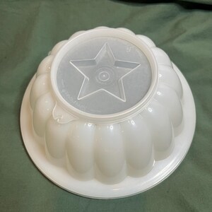Jello mold- easy mold. 1970 Tupperware jello mold