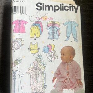 Schlichtheit 9380 | Baby Vintage Schnittmuster | Schlafplatz, Hose, Stiefelchen, Mütze | komplett und aufgeschnitten | NB- L (18 m)
