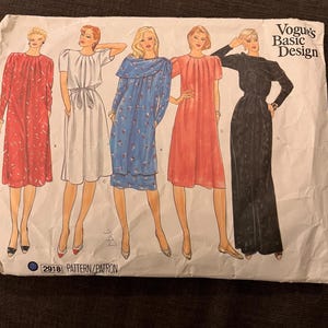 Vogue 2918 | Grundmodell | Storlek 10 | Klänning, tunika, halsduk, bälte, kjol | Sömnadsmönster | Färdigställ och klipp | Se instruktioner