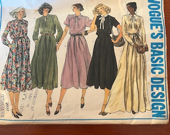 Vogue 2032 | Basisontwerp | maat 18 | jurk | 1979 | naaipatroon | Compleet en gesneden