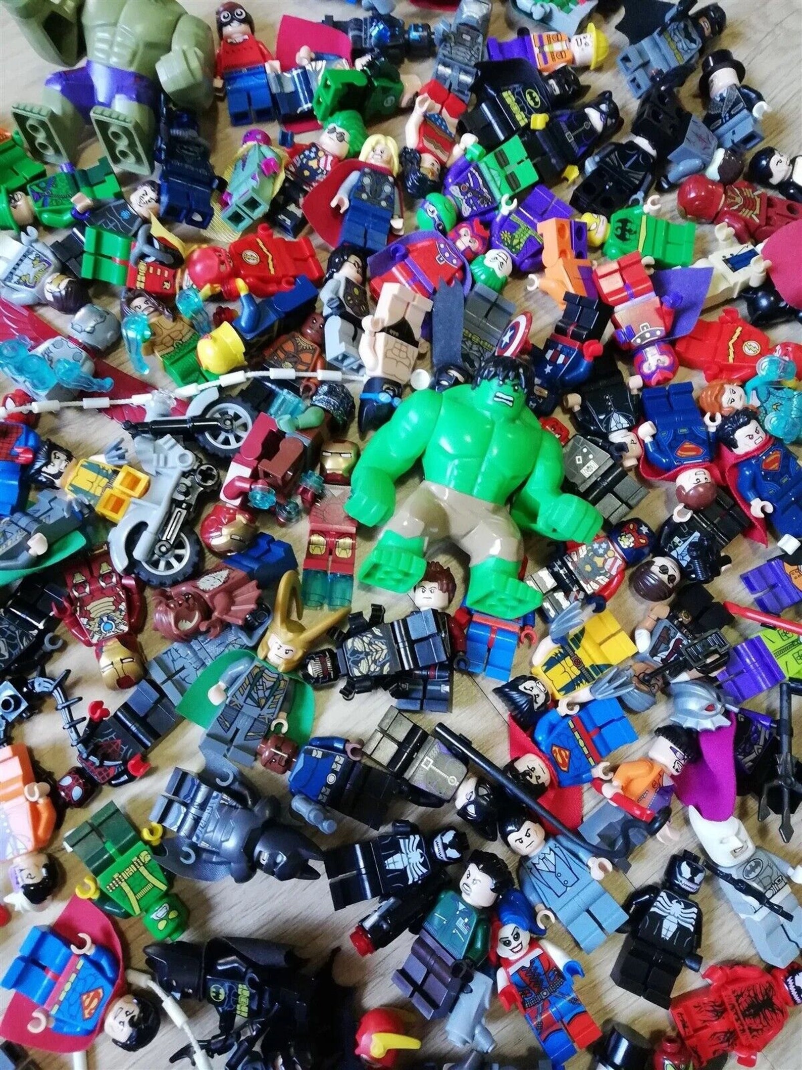 Lego Superheroes Minifigure Random Mystery (1 Figure per Order) Marvel ...