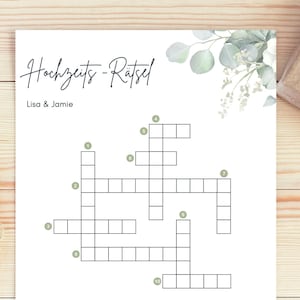 Op de afbeelding: Een afdrukbare bruiloft-kruiswoordpuzzel met een bloemenontwerp. De kruiswoordpuzzel heeft 10 aanwijzingen, waaronder "Kennenlern-Ort" (ontmoetingsplaats), "Lisa's Lieblingsfarbe" (Lisa's favoriete kleur) en "Jamie's Lieblingstier" (Jamie's favoriete dier).