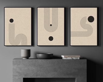 Puede incluir: Tres impresiones enmarcadas en negro con diseños geométricos abstractos sobre un fondo beige. Los diseños presentan círculos negros y líneas curvas.