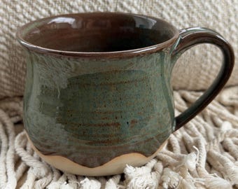 Handgedrehte Keramik Tasse 350ml in „Mitternacht“, einzigartiger Glasur Verlauf, Spülmaschinen fest, handgezogener Henkel, Steinzeug Keramik