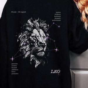Puede incluir: Sudadera negra con un gr&aacute;fico de le&oacute;n blanco y un dise&ntilde;o de constelaci&oacute;n. El texto "23 julio - 22 agosto" y "LEO" est&aacute;n impresos en la camiseta. El texto "celoso, terco, dominante, dram&aacute;tico, perfeccionista" est&aacute; impreso en el lado derecho de la camiseta. El texto "generoso, creativo, enfocado, ambicioso, valiente, protector" est&aacute; impreso en el lado izquierdo de la camiseta.