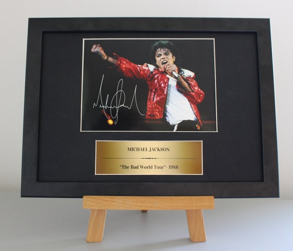 MICHAEL JACKSON AUTOGRAPH in Black Wooden Frame- A4 / Elegant