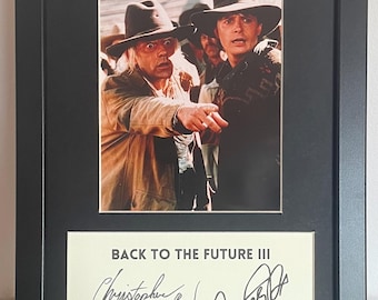 Christopher Lloyd & Michael J. Fox AUTOGRAPHS in elegant display frame A4/ Back To The Future III 1990. Memorabilia/ Memorial frame. Signed