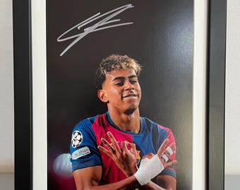 LAMINE YAMAL AUTOGRAPH framed A4 / Poster - Memorabilia. Lamine Yamal signed display. FC Barcelona.