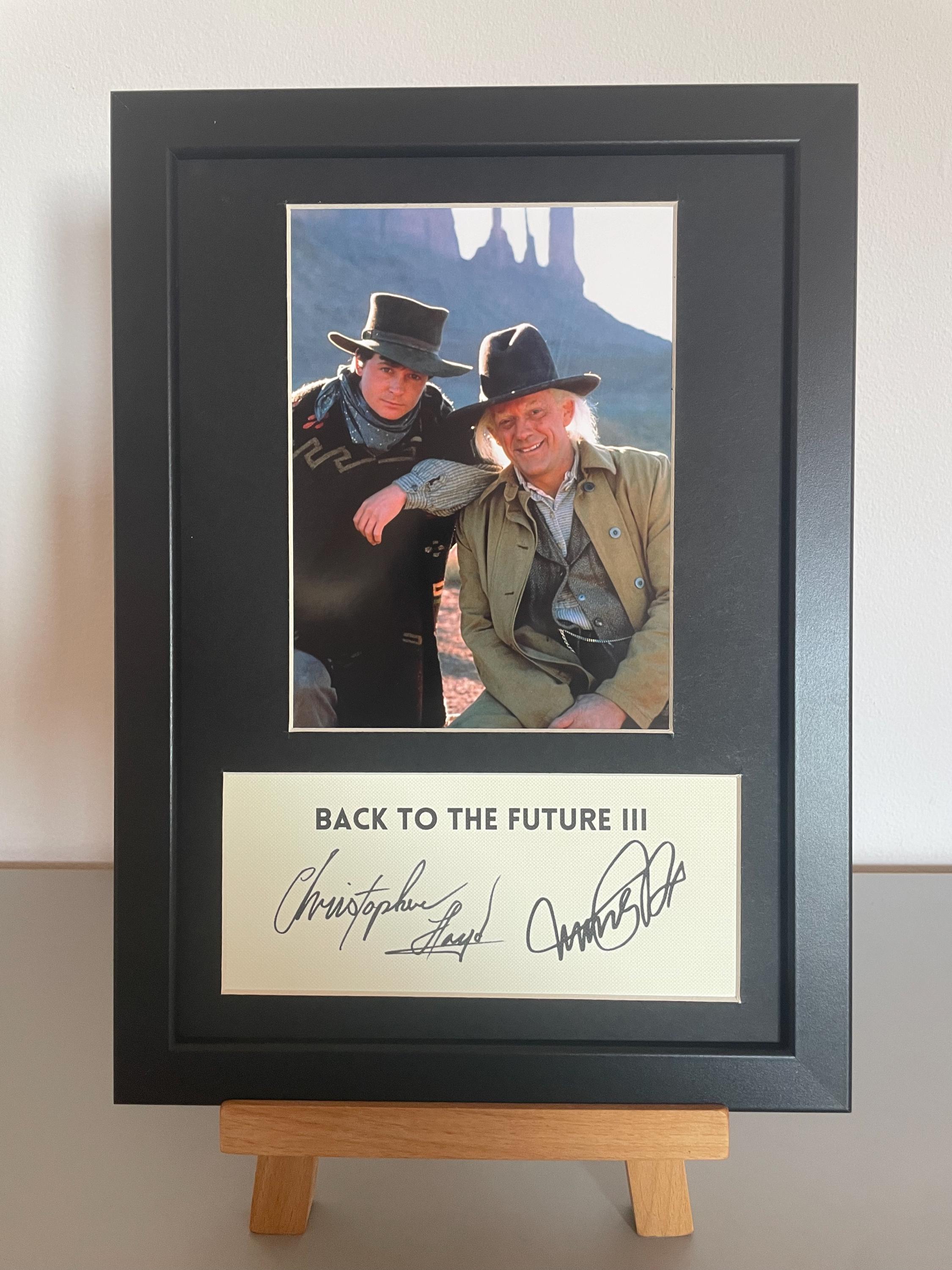 クリストファー・ロイドとマイケル・J・フォックスのサイン入りA4