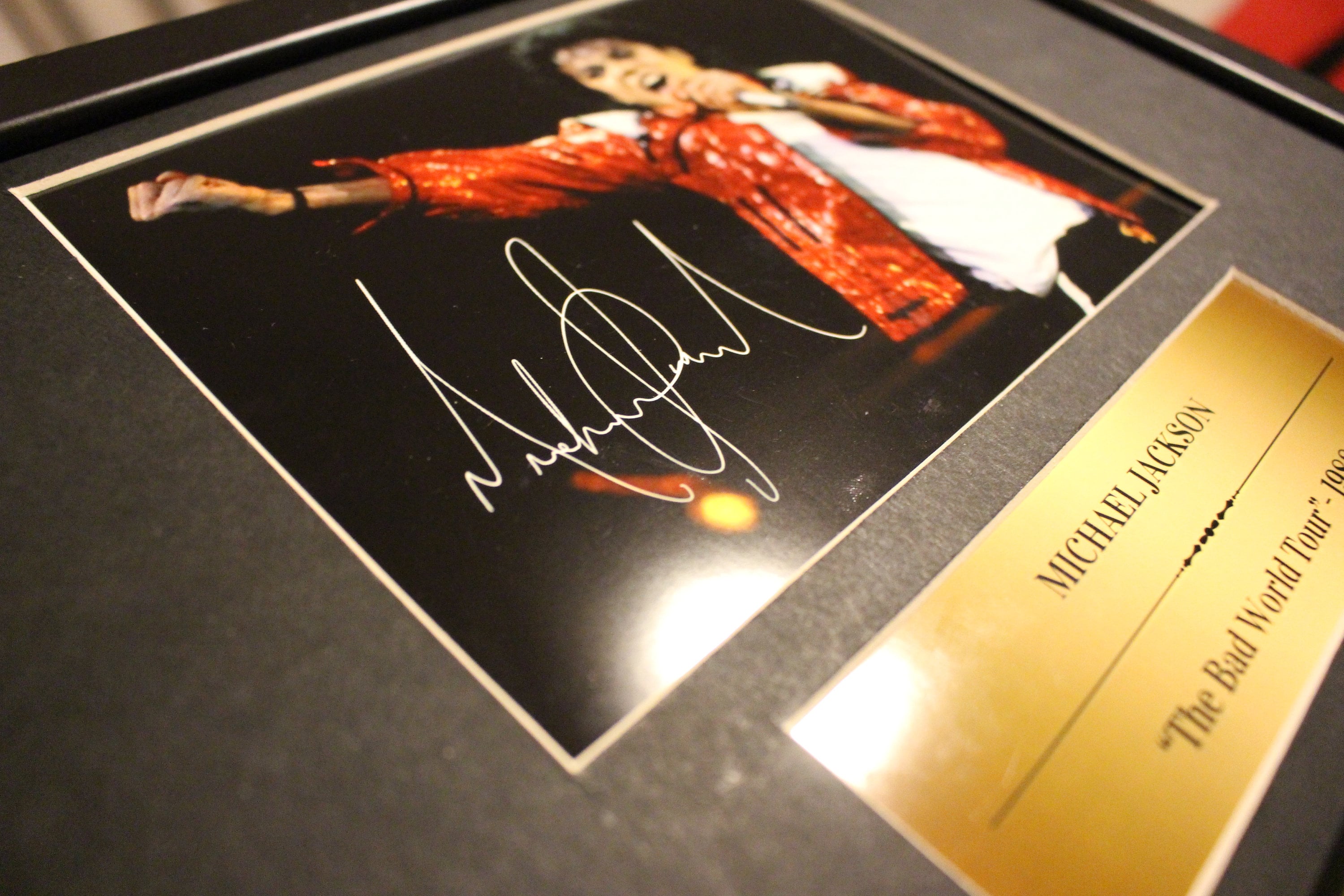 MICHAEL JACKSON AUTOGRAPH in Black Wooden Frame- A4 / Elegant