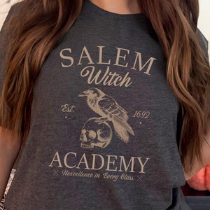 Salem Witch Academy T-shirt, Vintage Witchcraft T-shirt, Halloween Ravens Dödskalle Grafik, Witchy School T-shirt, Hexcellence in Every Class