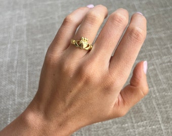 Gold Claddagh Ring (Trinity Collection)