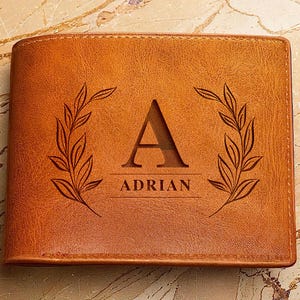 Kundenspezifische gravierte braune echte Leder-Herrenbrieftasche, RFID-blockierendes Bifold mit personalisiertem Namen - durchdachtes Geschenk für Ehemann, Vater