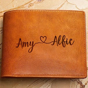 Billetera con nombres personalizados, billetera de cuero personalizada, regalo para esposo, regalo de San Valentín, regalo para él, billetera grabada, recuerdo romántico