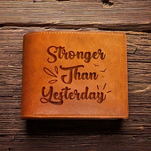 Motivierende Leder Geldbörse, personalisierte Herren Geldbörse, individuell gravierte Geldbörse, Geschenk für ihn, Zitat Geldbörse, Vatertagsgeschenk, Ehemann Geschenk
