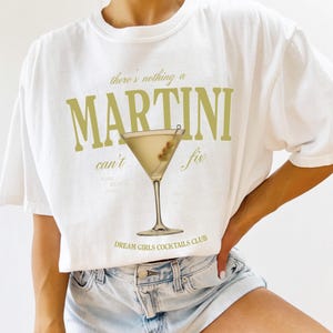 Klasyczny T-shirt Martini Cocktail | koszulka unisex comfort colors, koszula barmańska, barman, koktajl firmowy, kieliszki do martini, nadruk martini