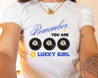Camiseta Lucky Girl / camiseta de algodón para mujer, camiseta de bebé Y2K, ropa preppy, camiseta de bebé de chica del centro de la ciudad, anglecore, ropa coqueta, camiseta de estética de chica limpia