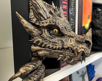 Angolo del libro del drago | Decorazione per biblioteca con drago fantasy, inserto per libreria, regalo geek per lettori, fantasy, angolo del libro drago della quarta ala