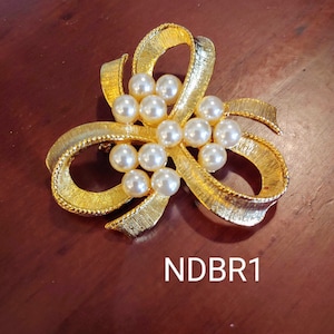 Vintage Bow Brooch