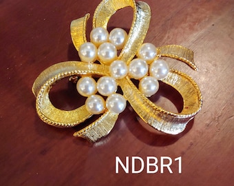 Vintage Bow Brooch