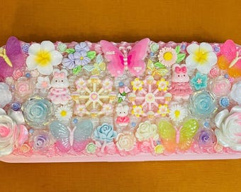Decoden-potlooddoos, leuke doe-het-zelfbedels en crèmekleurige lijm. Plastic doos, terug naar school, cadeau-ideeën: 8 inch