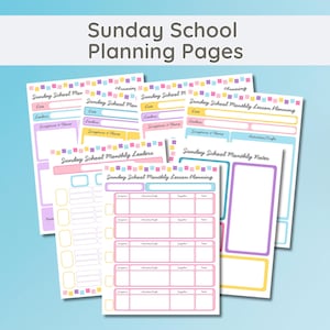 Puede incluir: Un conjunto de páginas de planificación de la Escuela Dominical en colores pastel. Las páginas presentan texto que dice "Sunday School Planning Pages". Las páginas están diseñadas para la planificación mensual de lecciones e incluyen secciones para líderes, escritura y actividades.
