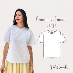 May include: A woman wearing a white short-sleeved t-shirt and a yellow skirt. Next to her is a line drawing of a white t-shirt with the text "Camiseta Emma Larga". The design is signed "Pada Camacho Design".