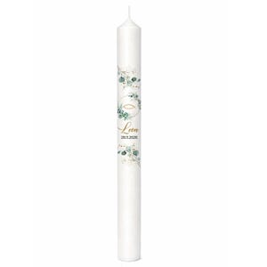 May include: A white pillar candle decorated with a gold fish symbol, green eucalyptus leaves, and the name "Leon" in gold script. The date "28.11.2026" is also printed on the candle. The candle has a simple, elegant design.