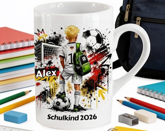 Personalisierte Tasse zur Einschulung – Fußball-Design mit Wunschnamen & Haarfarbe – Geschenk Schulanfang 2026 – Fußballer Tasse Junge