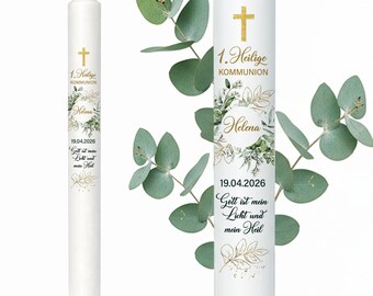Vela personalizada de Primera Comunión con eucalipto y detalles dorados.
