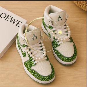 Jordan 1 Mids con perlas, zapatillas personalizadas con diamantes de imitación y perlas, Nike con adornos, zapatos de fiesta, Sneaker Ball, zapatillas formales, boda