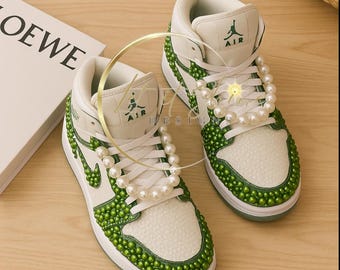 Jordan 1 Mids con diamantes de imitación de perla personalizados, zapatillas deslumbrantes