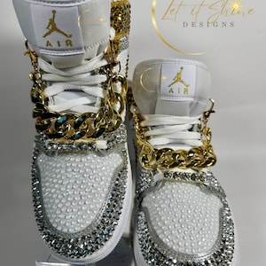 Strass Jordan 1 Mids, Silber & Gold Custom Bling Sneakers, schillernde Nikes