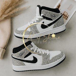 Strass Nike Jordan 1 Mids- Silber und Schwarz, Custom Bling Sneakers, Verazzled Schuhe, Abschlussballschuh, Sneaker Ball, Hochzeit
