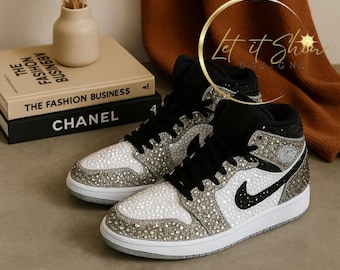 Jordan 1 Mids con diamantes de imitación: zapatillas personalizadas con brillo