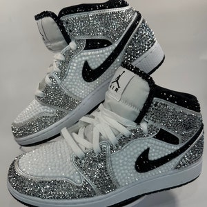 Bling Jordan 1 Mids, Custom Strass Silber und Schwarze Sneakers, Verdazzled Nikes