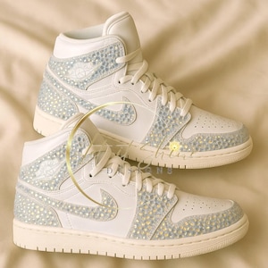 Jordans de boda blancos con brillo, zapatos de novia deslumbrantes, zapatillas deportivas con diamantes de imitación personalizados, Nike con joyas.