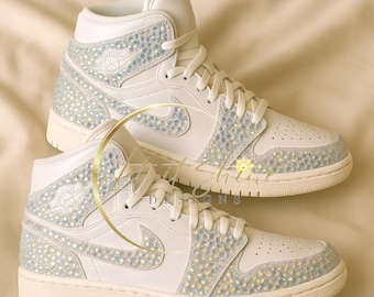 Jordans de boda blancos con brillo, zapatos de novia deslumbrantes, zapatillas deportivas con diamantes de imitación personalizados, Nike con joyas.