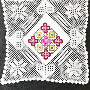 手編みの花模様のメキシカンスタイルのドイリー/ servilletas bordadas a mano