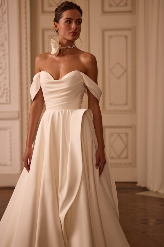 chinese dress ladies Chic Long White Off-The-Shoulder Front Split Long Wedding Dress with Detachable Train main image 0