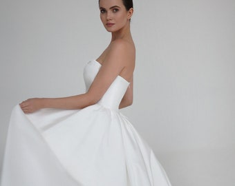 prom dress stores in salem nh Discover a gorgeous collection of prom dresses for your daughter in Salem, NH! , Prom is right around the corner, and it's time for your favorite teen to find her favorite new dress! , During a