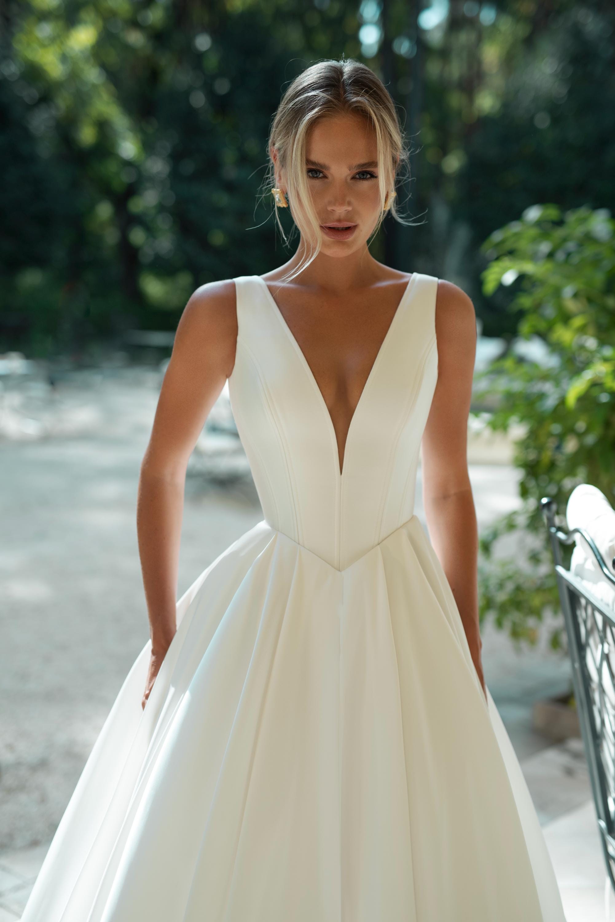 Drop Waist Wedding Dress, Satin Wedding Gown with Straps, Basque Corset Wedding Dress, Structuted Boned Corset Bridal Gown, V Neck Bridal