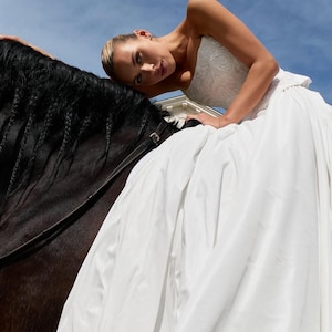 Corsé de novia con cintura vasca, corsé de novia de encaje con cintura baja, conjunto de boda único de dos piezas en marfil, corsé de novia adornado, falda larga plisada