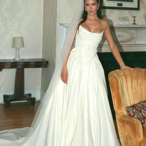 Robe taille basque, élégante robe de mariée dramatique, corset et jupe de mariée taille basse en dentelle moderne, mariée chic vintage à la taille basque