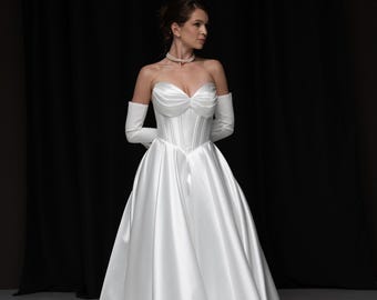 green emerald velvet dress Drop Waist Strapless Mikado Princess Wedding Dress Faith Off-White / 18 US (50 EU)