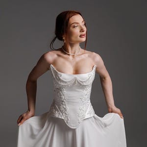 Basque Waist Wedding Corset, Beaded Appliqué Drop Waist Bridal Corset, Embellished Top Cinched Waist Set, Solid Boned Wedding Corset Set