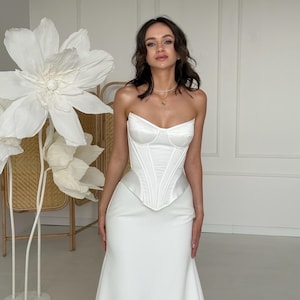 Basque Waist Wedding Corset, Drop Waist Bridal Corset, Two Piece Wedding Set, Elegant Wedding Corset Set, Solid Satin Bridal Corset, Skirt