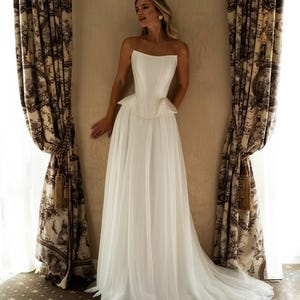 Satin Basque Waist Corset, Elegant Dramatic Bridal Gown, Modern Boned Drop Waist Bridal, Cinched Waist Peplum Bridal Corset, Tulle Skirt