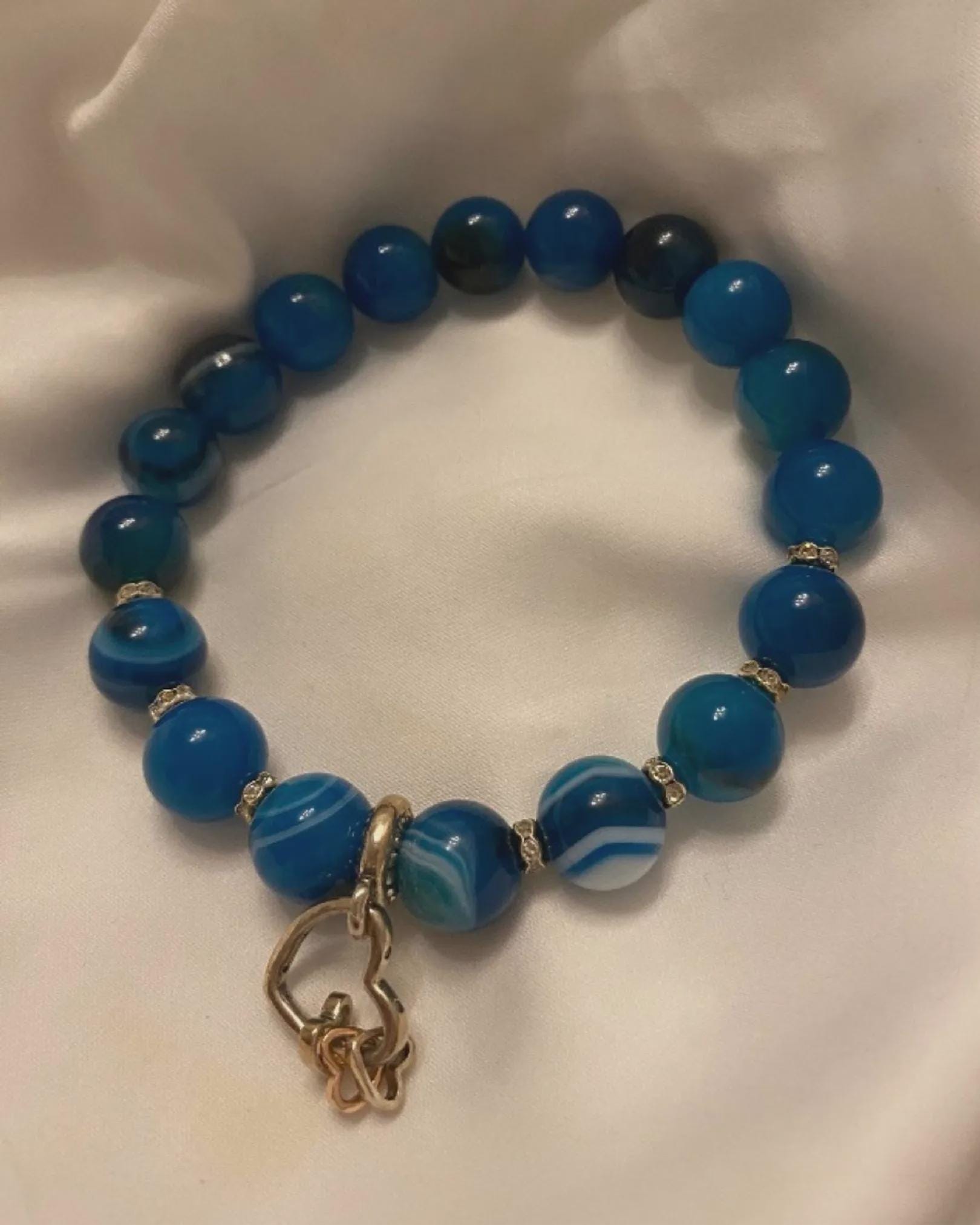 ブルーアゲートビーズブレスレット（シルバーハートチャーム付き