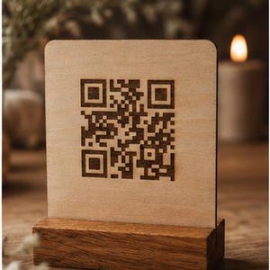 QR Code Aufsteller Eiche personalisiert | Schild Speisekarte Bezahlung Café | Restaurant Messestand Logo | B2B Hochzeit Tischnummer